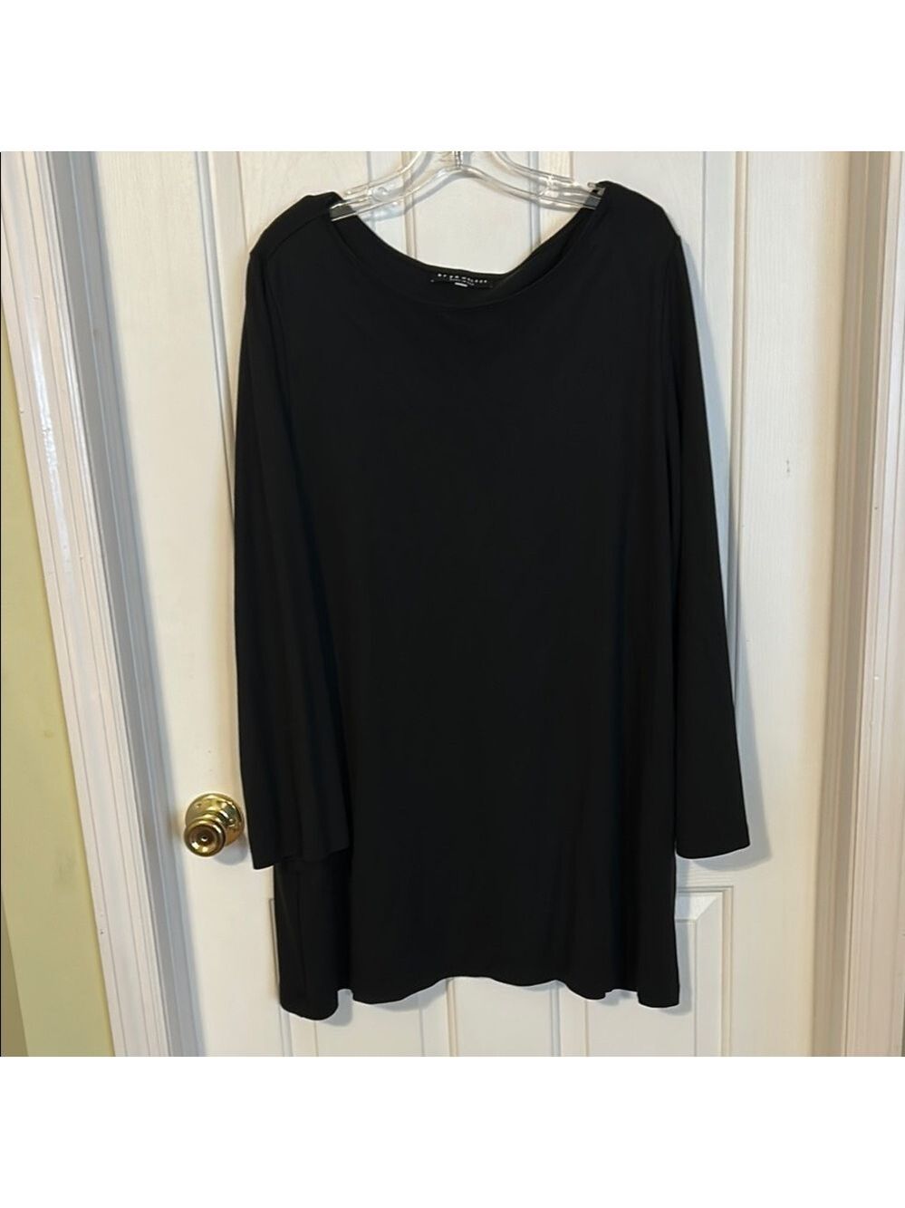 bryn Walker Black Women's Top. 2 side seam pockets. Size M.